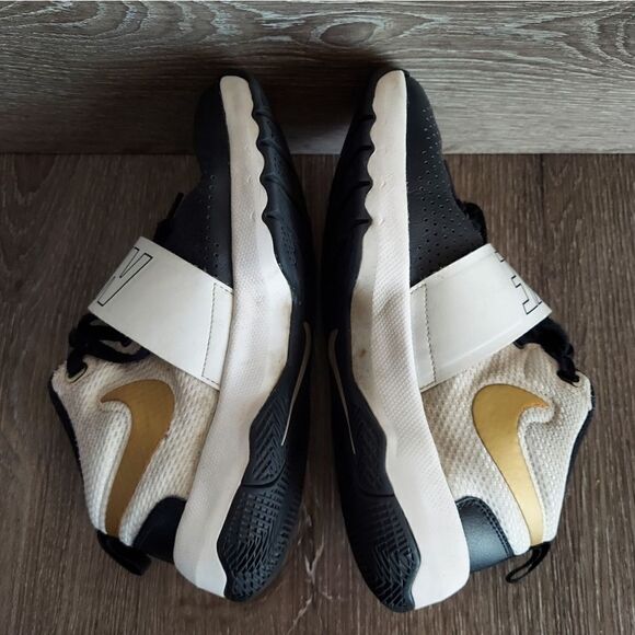Nike Youth sz 5.5y  881941-009 2018 Team Hustle D8 White Black Gold Swoosh - Picture 7 of 11